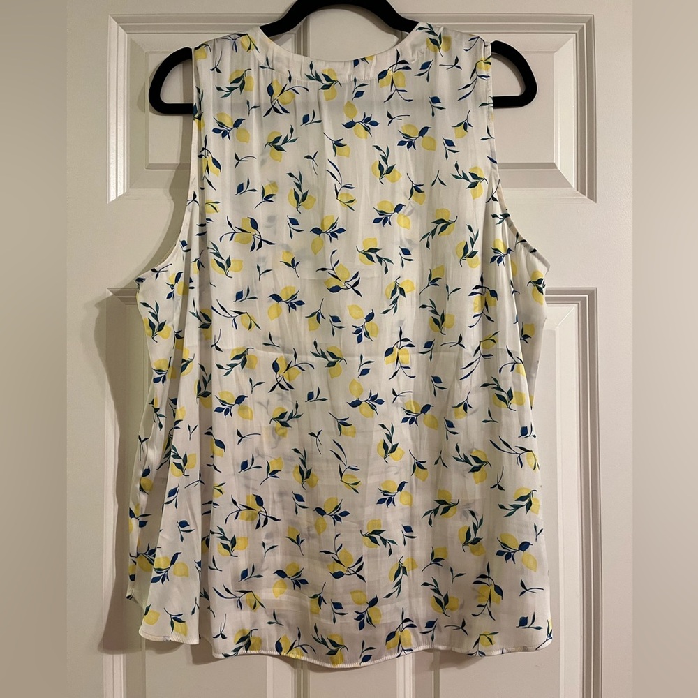 Banana Republic Sleeveless Top - White with Lemon print - Picture 4 of 8